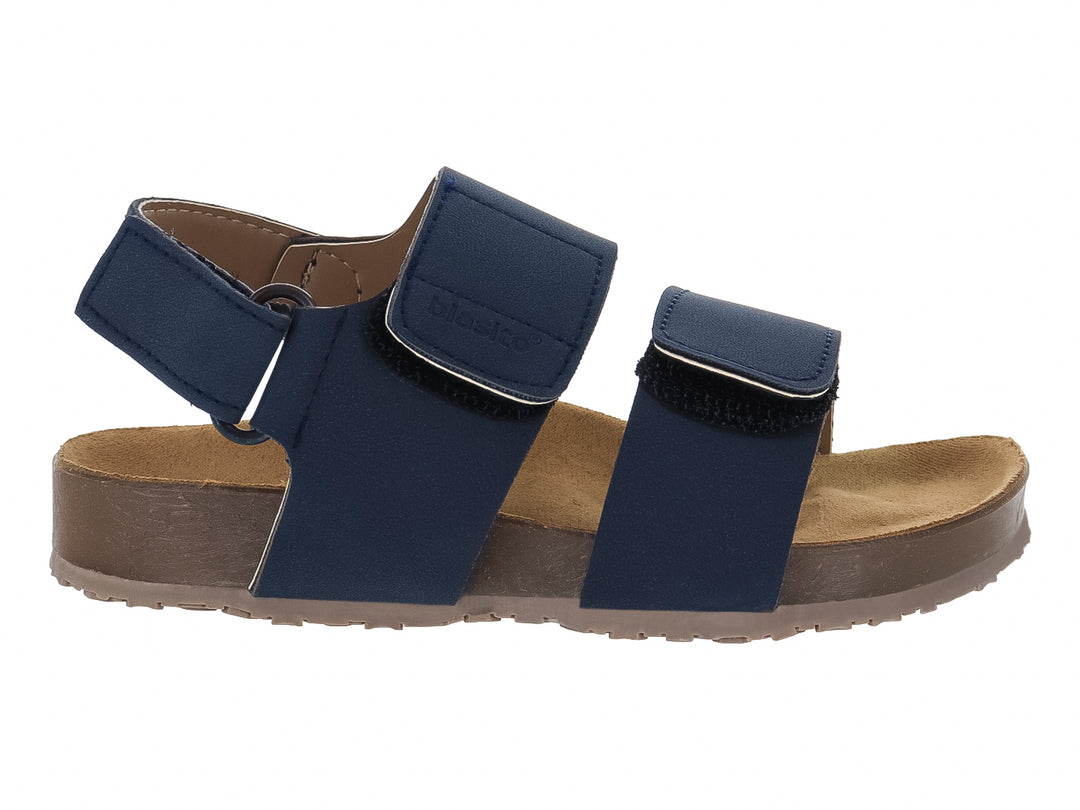 Sandalia azul marino con dos correas ajustables y suela color café.