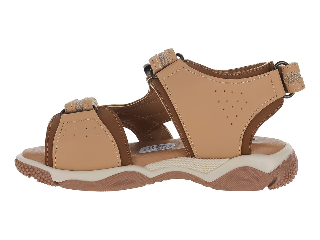 Sandalia infantil color camel con correas de velcro y suela robusta en tonos beige y café.