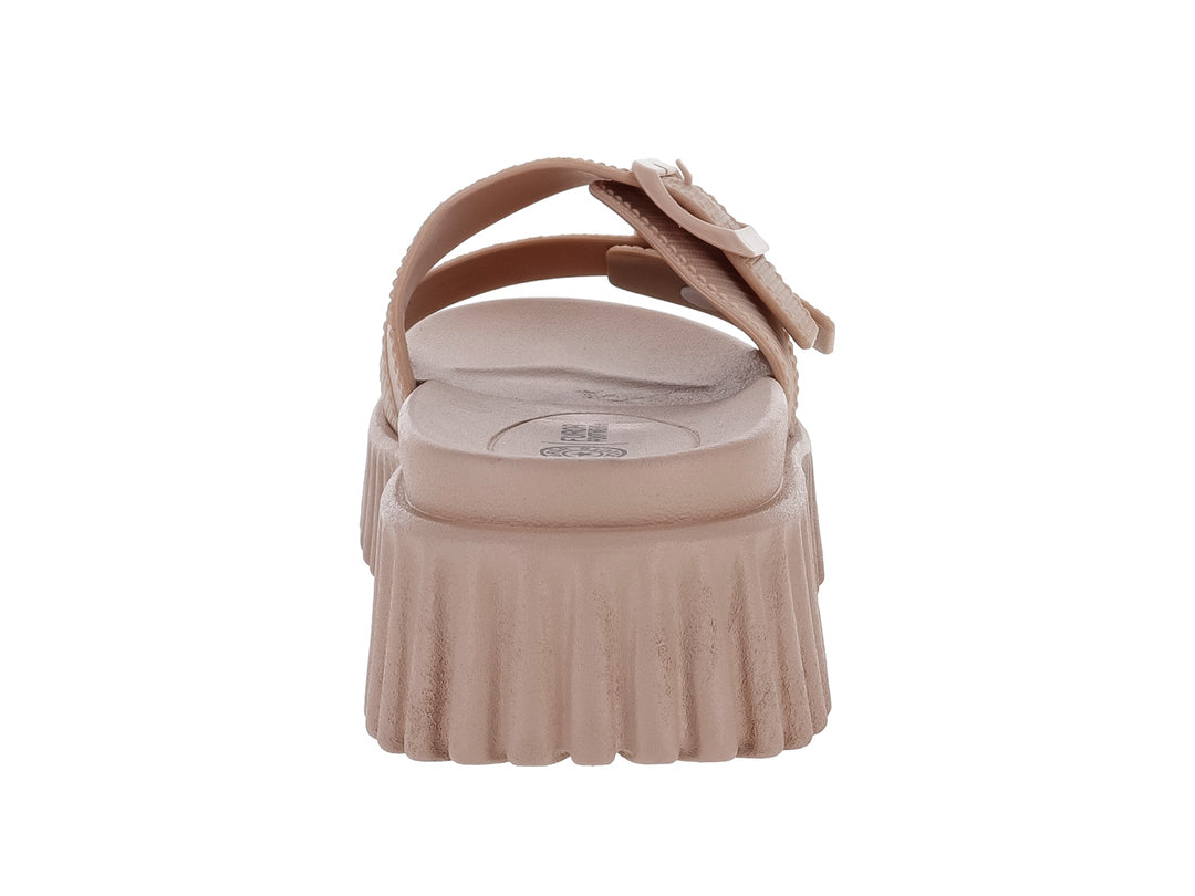 Sandalias Furor color taupe con plataforma alta, suela dentada y dos correas con hebillas ajustables.