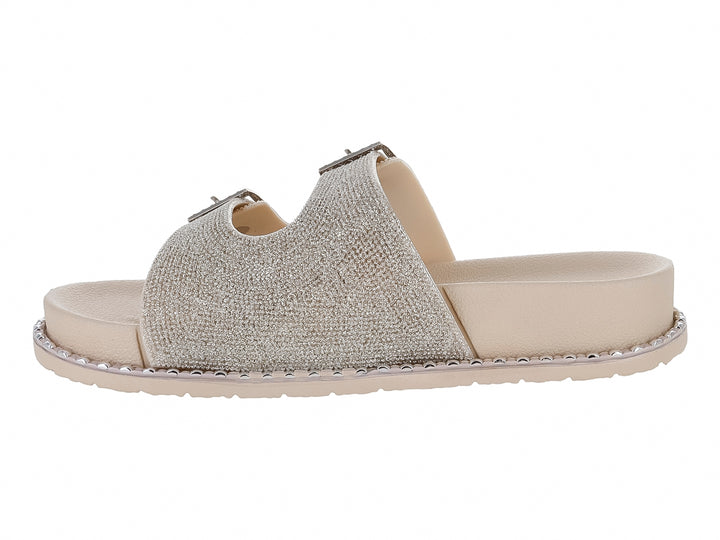 Sandalia beige para niña con acabado brillante, dos correas ajustables con hebilla y suela plana.