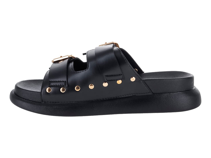 Sandalias negras de plataforma para niña con dos correas ajustables mediante hebillas doradas y detalles de ojetes.
