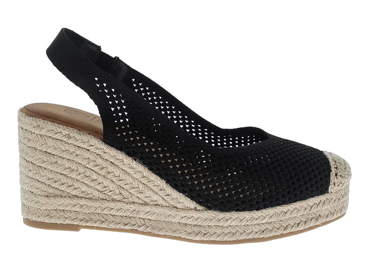 Sandalia de cuña color negro con tejido de malla y suela de yute beige.