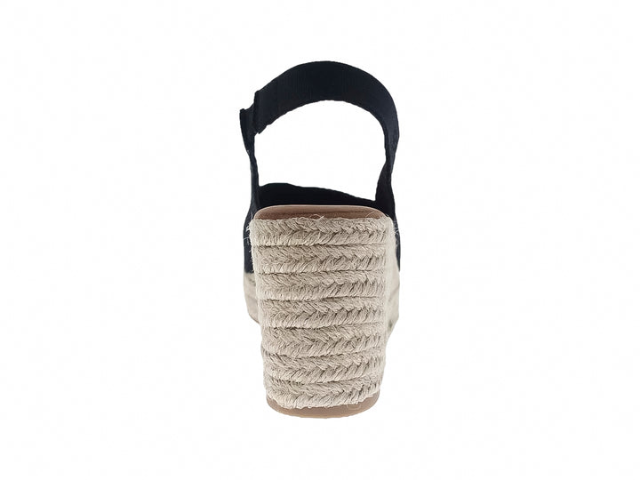 Sandalia de cuña color negro con tejido de malla y suela de yute beige.