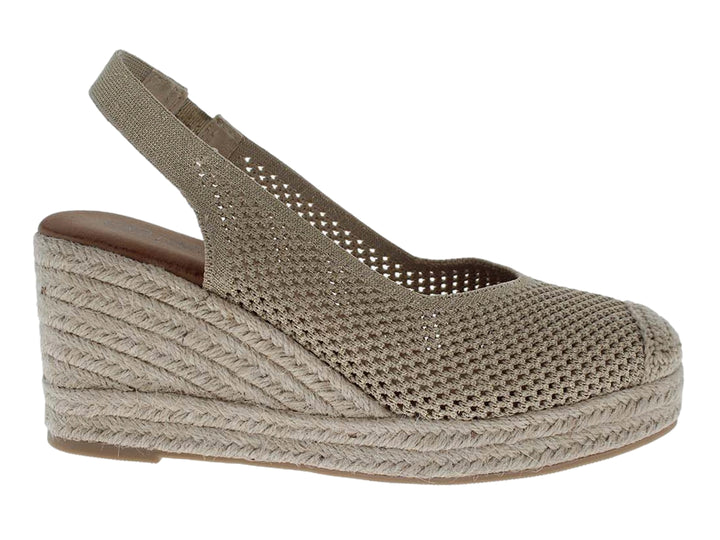 Sandalia de cuña color beige para mujer con acabado tejido y plataforma de cuerda.