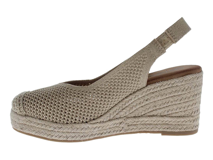 Sandalia de cuña color beige para mujer con acabado tejido y plataforma de cuerda.