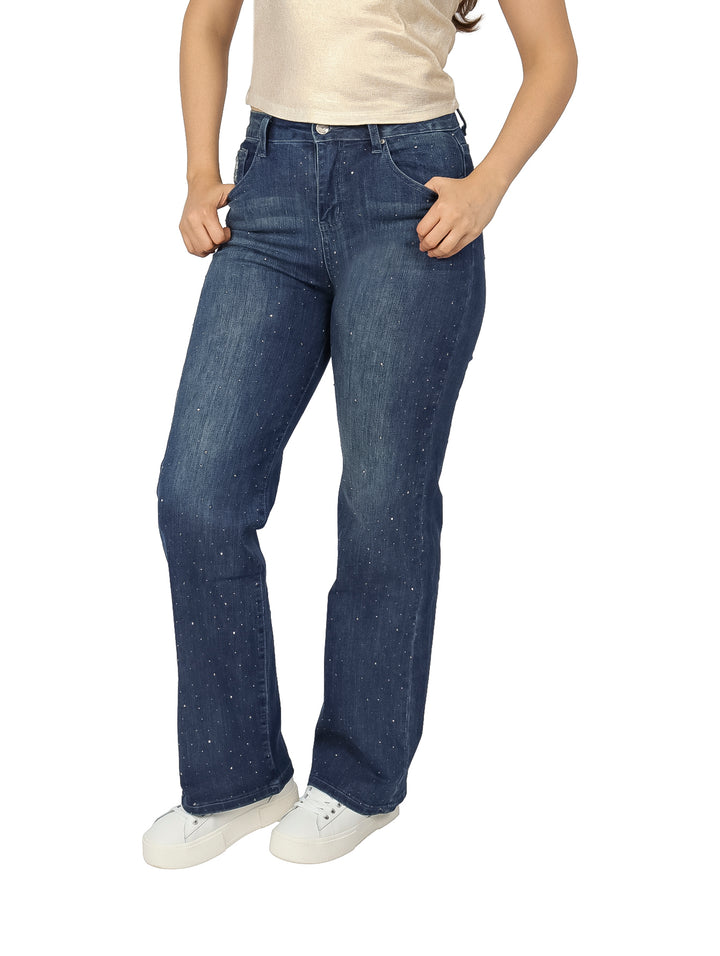 Pantalones jeans azul oscuro de pierna ancha con pequeñas aplicaciones blancas brillantes para mujer.