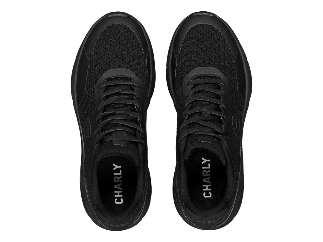 Tenis deportivos Charly color negro total con malla transpirable y suela robusta.