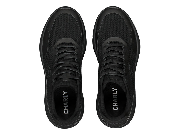 Tenis deportivos Charly color negro total con malla transpirable y suela robusta.