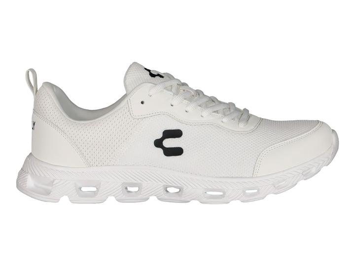 Tenis deportivos Charly de color blanco con logotipo negro en el costado y suela blanca.