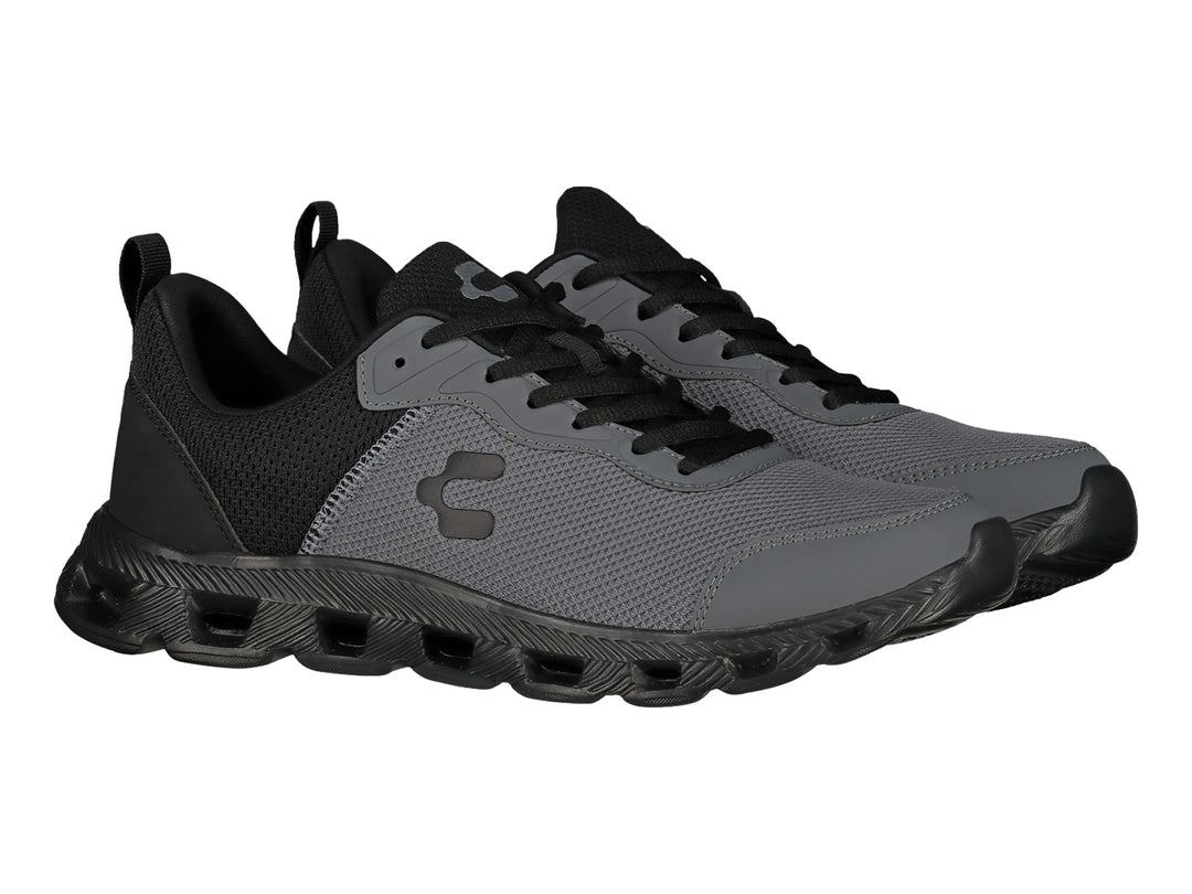 Tenis deportivos Charly en color negro y gris oxford con suela robusta y tejido de malla.