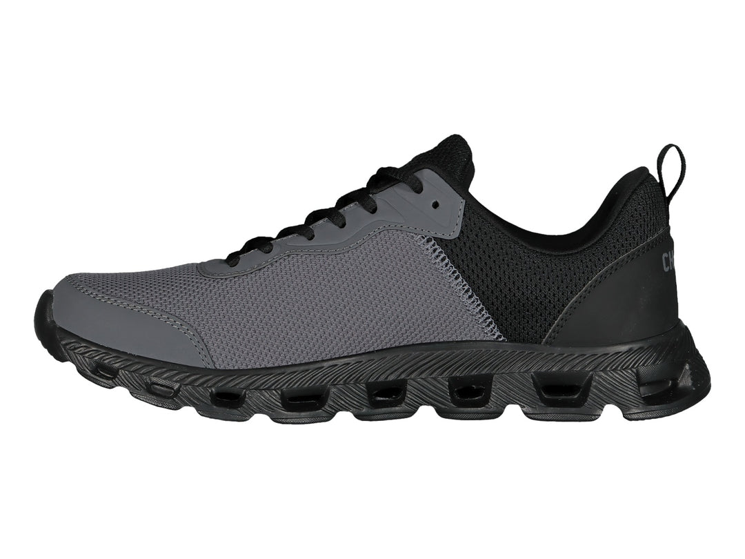 Tenis deportivos Charly en color negro y gris oxford con suela robusta y tejido de malla.