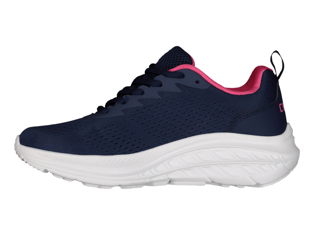 Tenis deportivos Charly color azul marino con detalles en fucsia y suela blanca.