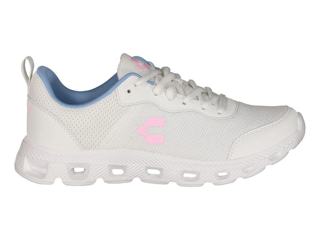 Tenis deportivos Charly color blanco con detalles en azul y rosa, vista lateral.
