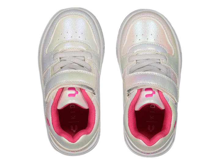 Tenis deportivos Charly blancos iridiscentes con suela y detalles en fucsia para Niña.