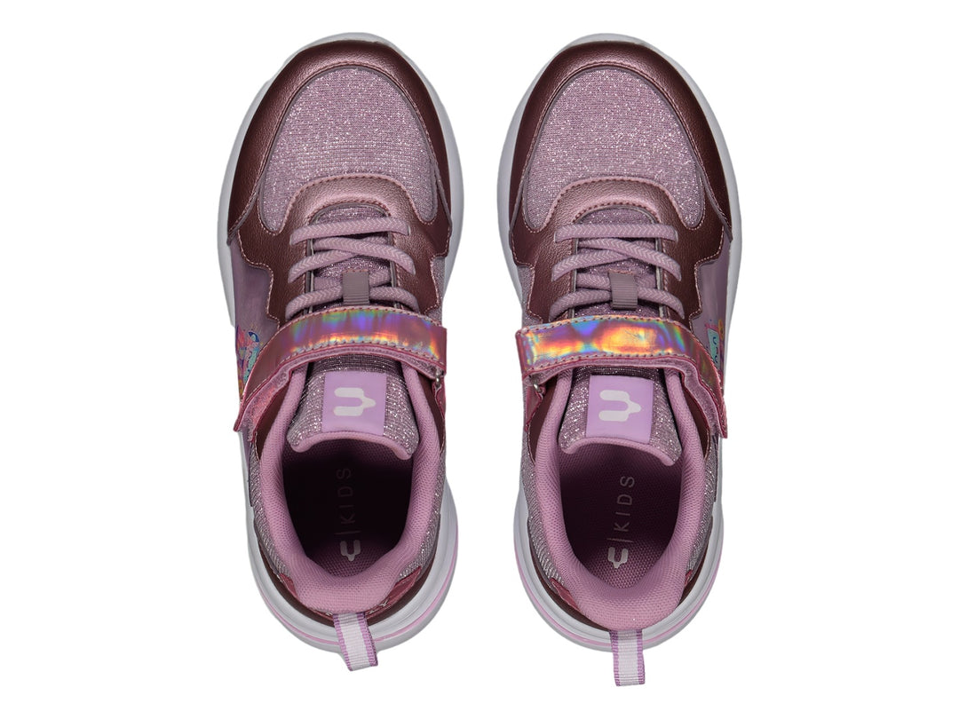 Tenis deportivos para Niña en color morado con detalles brillantes, correa holográfica y suela blanca.