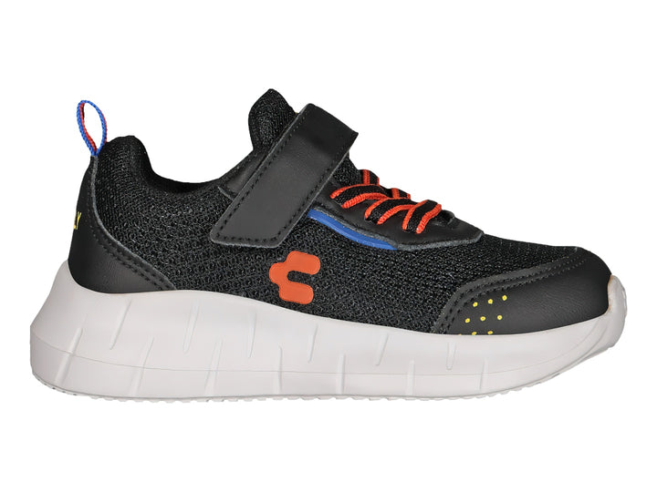 Tenis deportivos Charly color negro con suela blanca y detalles en naranja y azul.