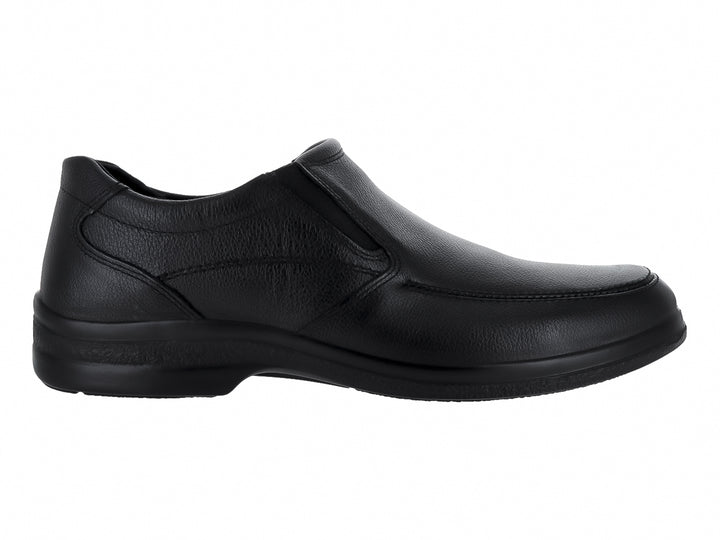 Zapato Flexi modelo Marcel en color negro, estilo slip-on de cuero con textura mate y suela cómoda.