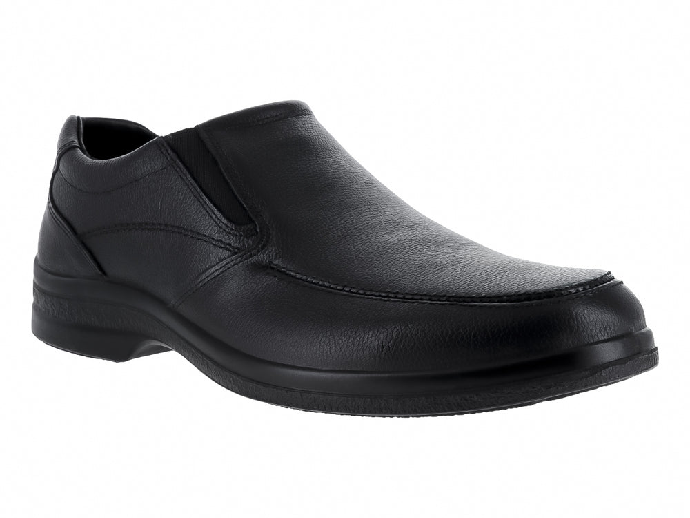 Zapato Flexi modelo Marcel en color negro, estilo slip-on de cuero con textura mate y suela cómoda.
