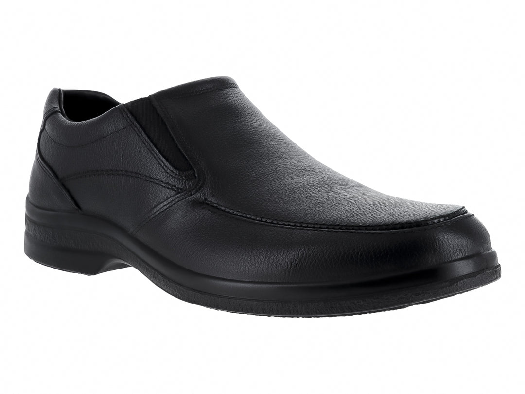 Zapato Flexi modelo Marcel en color negro, estilo slip-on de cuero con textura mate y suela cómoda.