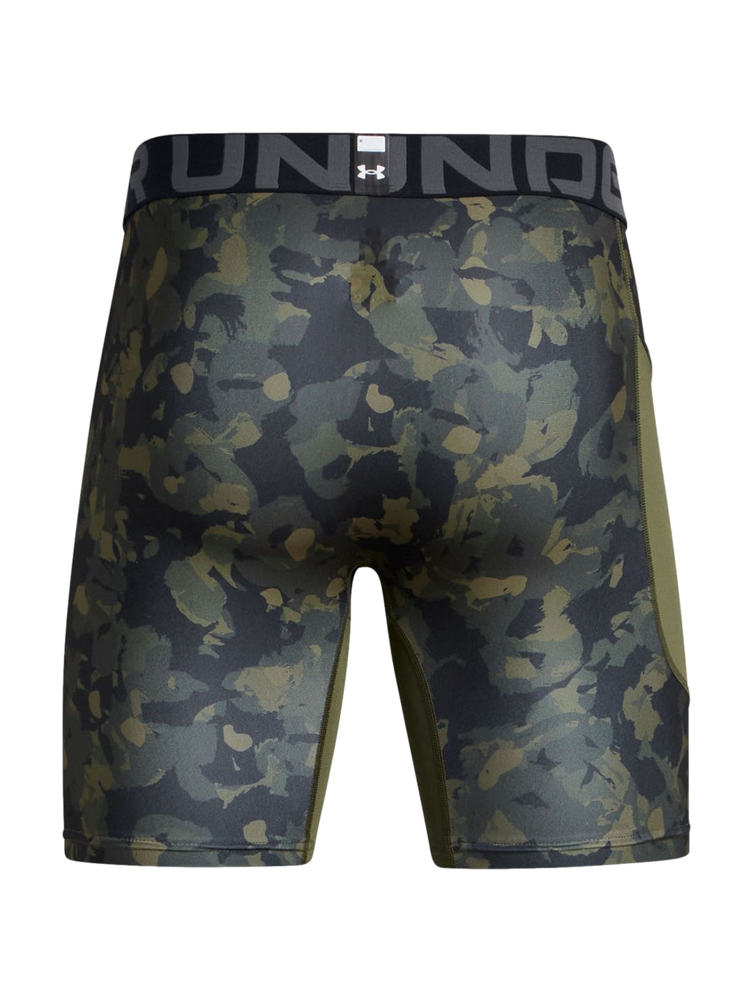 Shorts de compresión Under Armour con estampado de camuflaje en tonos verdes y negros.