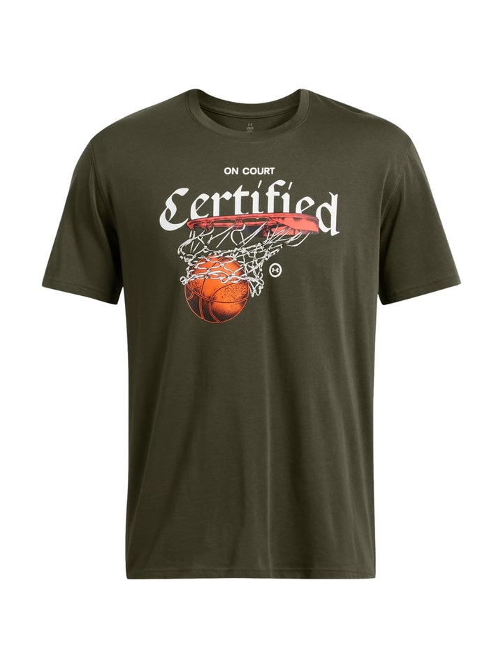 Camiseta Under Armour color verde oliva con estampado de baloncesto y texto Certified en el pecho.