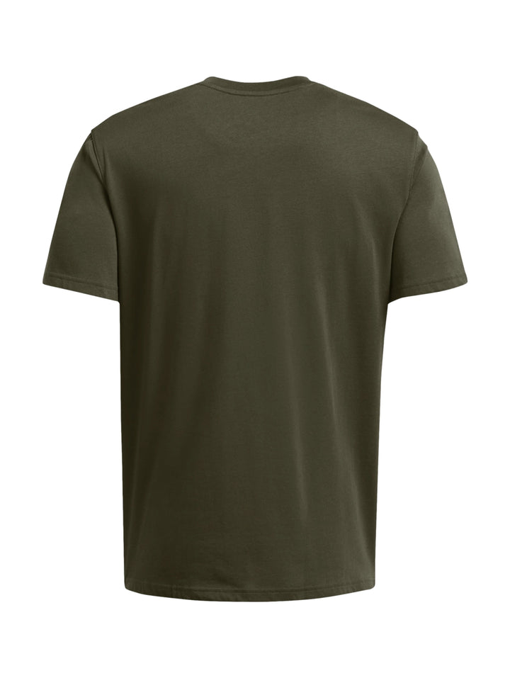 Camiseta Under Armour color verde oliva con estampado de baloncesto y texto Certified en el pecho.