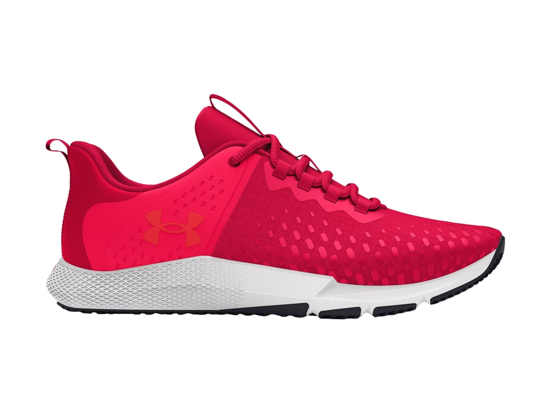 Tenis deportivos Under Armour de color rojo con suela blanca y detalles en negro.