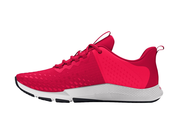 Tenis deportivos Under Armour de color rojo con suela blanca y detalles en negro.