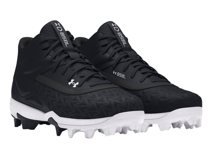 Zapato deportivo Under Armour Leadoff Mid RM JR 3.0 color negro con suela blanca.