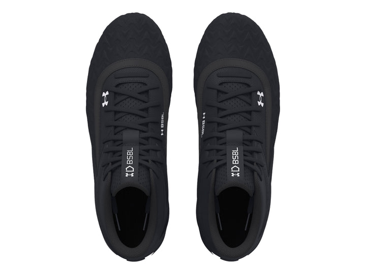Zapato deportivo Under Armour Leadoff Mid RM JR 3.0 color negro con suela blanca.
