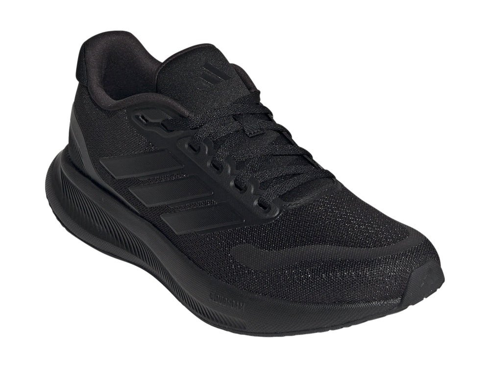 Tenis Adidas Runfalcon 5 en color negro total, diseño deportivo para running con malla transpirable.