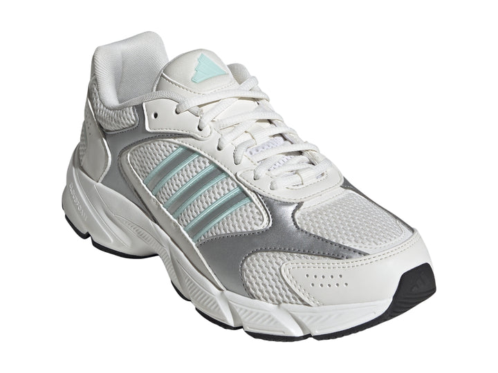 Tenis Adidas Crazychaos 2000 en color blanco y plateado con detalles en azul claro y suela blanca.