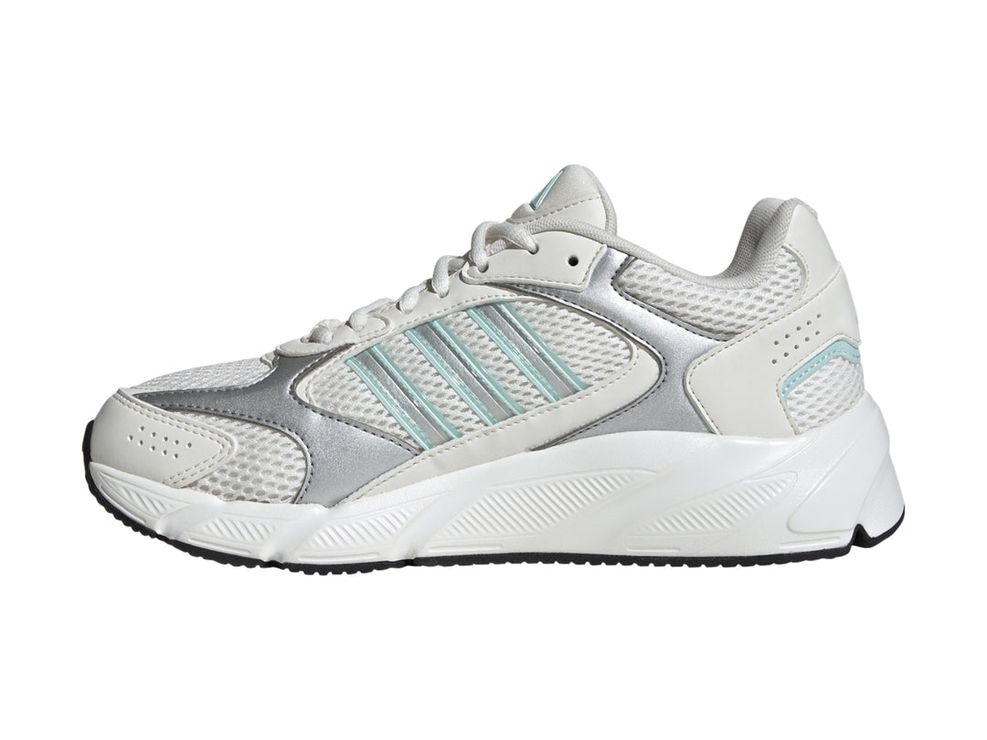 Tenis Adidas Crazychaos 2000 en color blanco y plateado con detalles en azul claro y suela blanca.