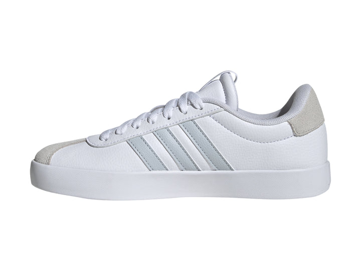 Tenis Adidas VL Court 3.0 en color blanco con detalles en gris y suela blanca.