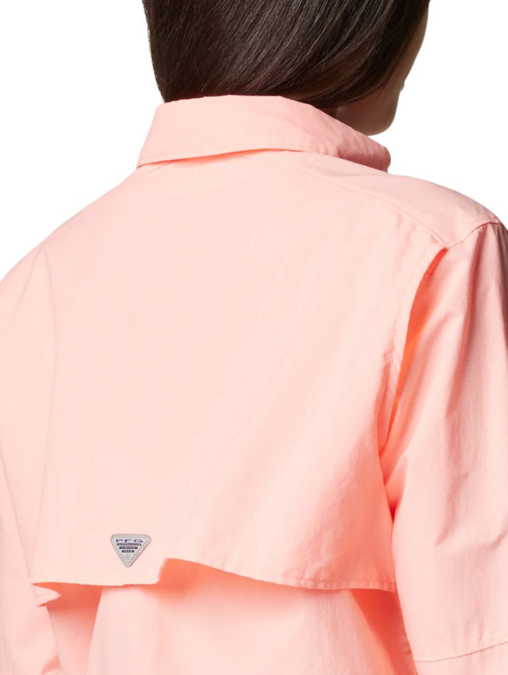 Camisa Columbia PFG de manga larga en color rosa Tiki Pink para mujer.