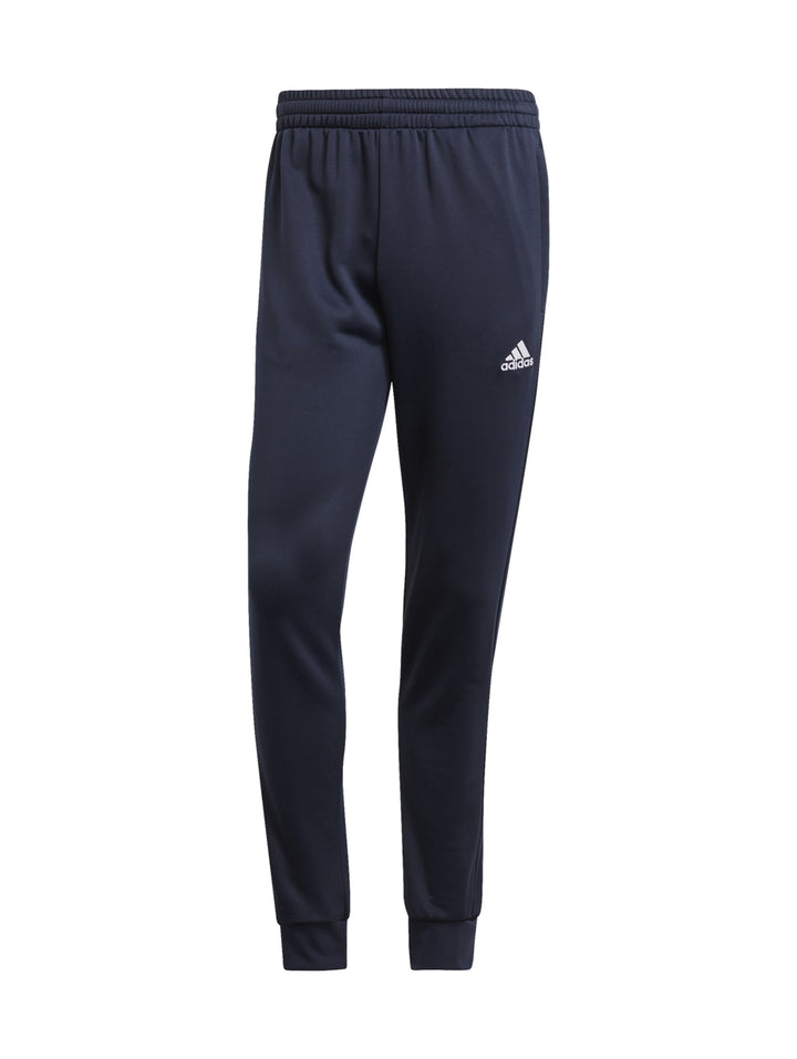Hombre vistiendo un conjunto deportivo Adidas de color azul marino compuesto por sudadera con gorro y pantalón.