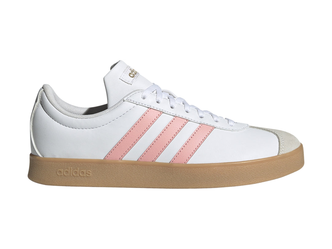 Tenis Adidas blancos con tres franjas rosas y suela de goma color café.