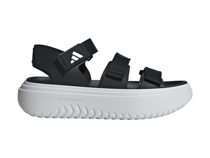 Sandalias Adidas Slyn negras con suela de plataforma blanca y correas ajustables.