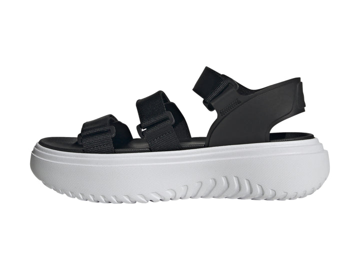 Sandalias Adidas Slyn negras con suela de plataforma blanca y correas ajustables.