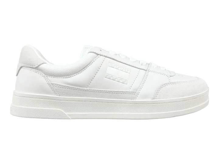 Tenis Tommy Hilfiger modelo The Greenwich Mix Media en color blanco ecru, vista lateral.