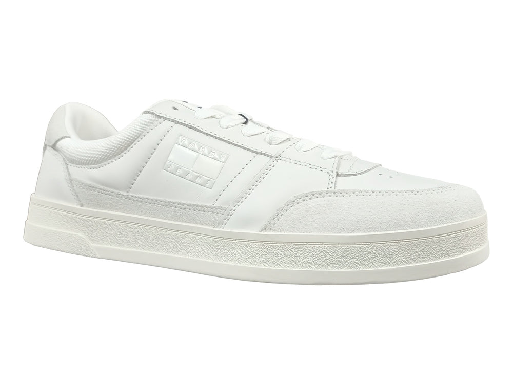 Tenis Tommy Hilfiger modelo The Greenwich Mix Media en color blanco ecru, vista lateral.