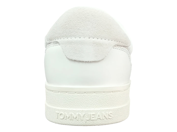 Tenis Tommy Hilfiger modelo The Greenwich Mix Media en color blanco ecru, vista lateral.