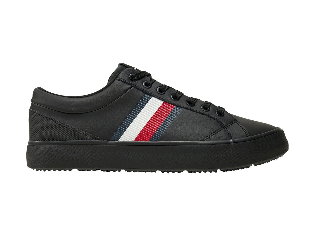 Tenis negros Tommy Hilfiger con franjas laterales en blanco, rojo y azul y suela negra.