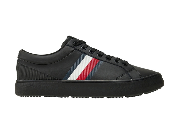 Tenis negros Tommy Hilfiger con franjas laterales en blanco, rojo y azul y suela negra.