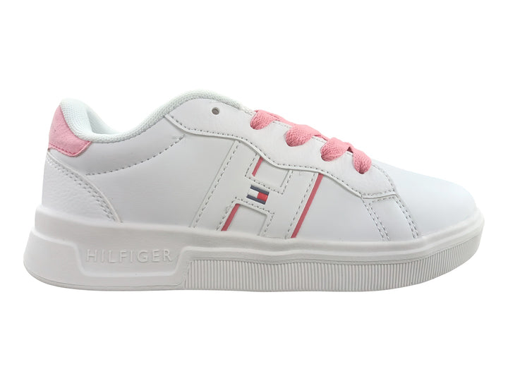 Tenis Tommy Hilfiger blancos con detalles y cordones en color rosa strawberry para niña.