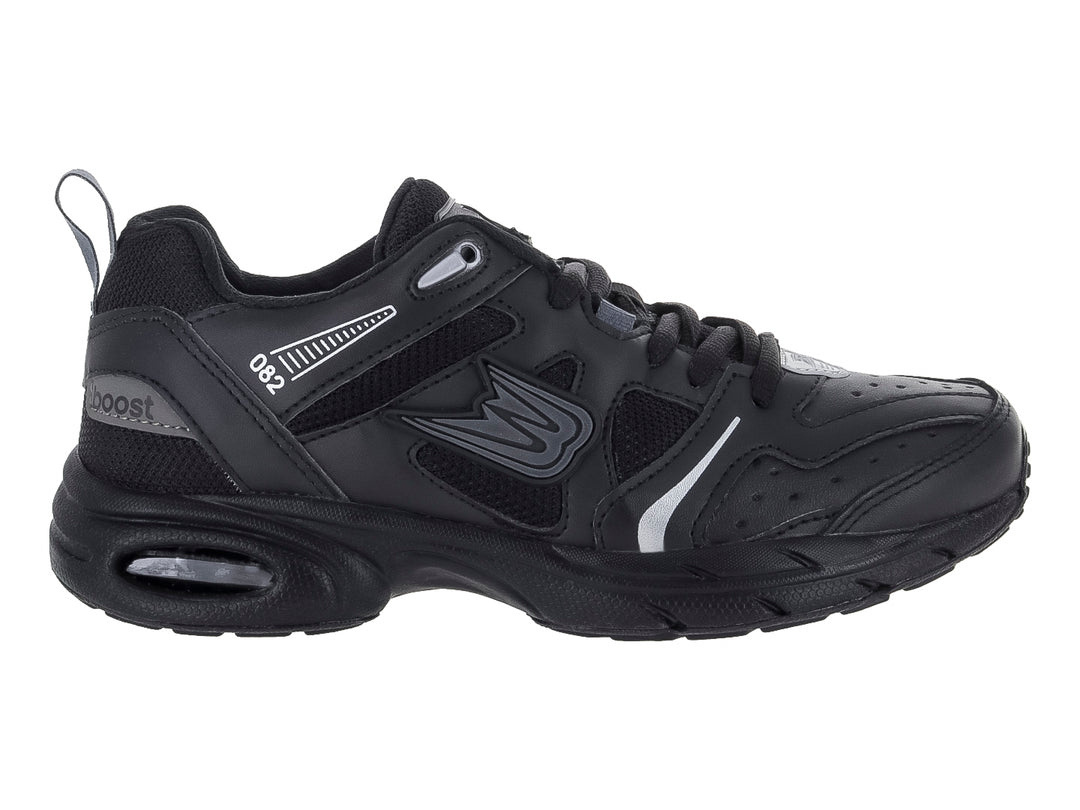 Tenis deportivos infantiles color negro con detalles en gris y suela amortiguada.