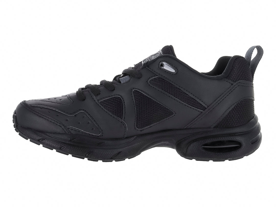 Tenis deportivos infantiles color negro con detalles en gris y suela amortiguada.