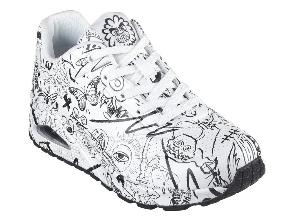 Tenis Skechers blanco con estampado de dibujos lineales en negro y suela amortiguada visible.