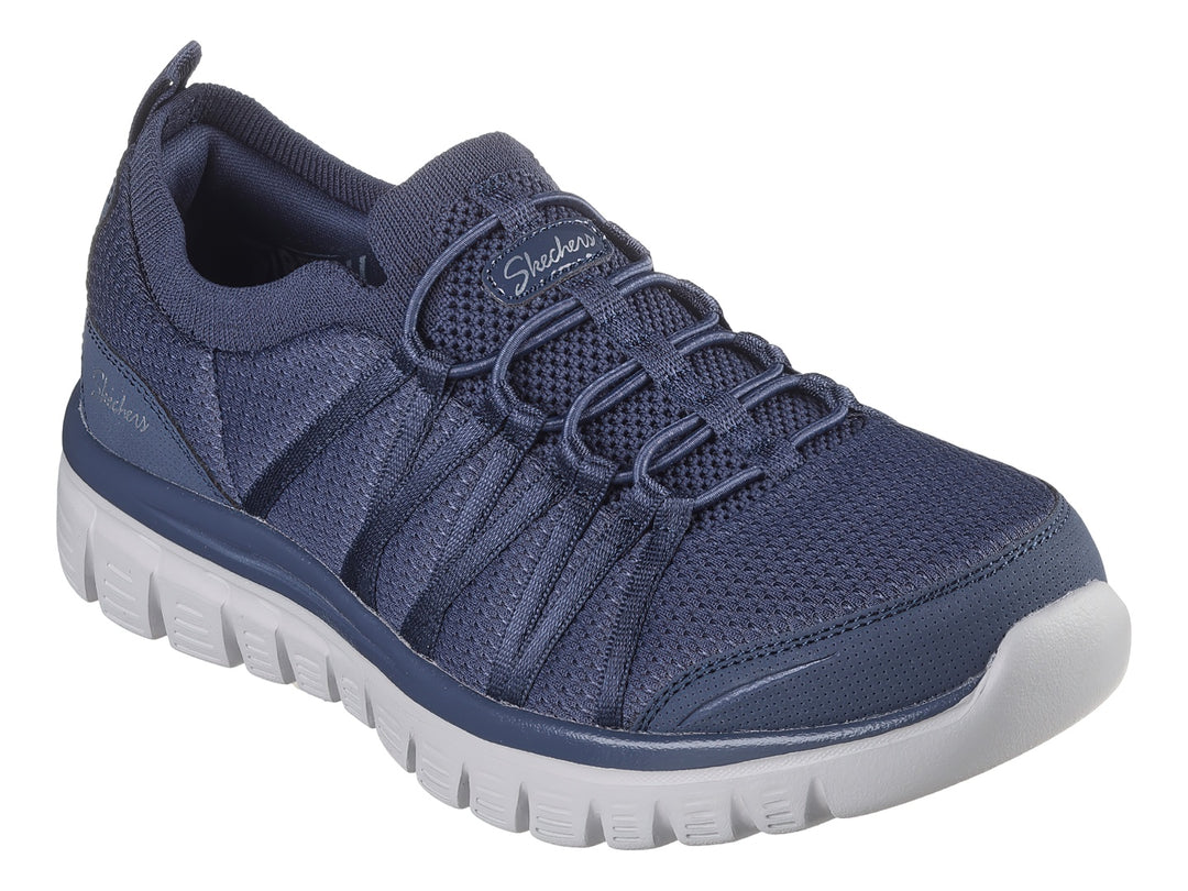 Tenis deportivos Skechers color azul marino con suela blanca y tejido de malla.
