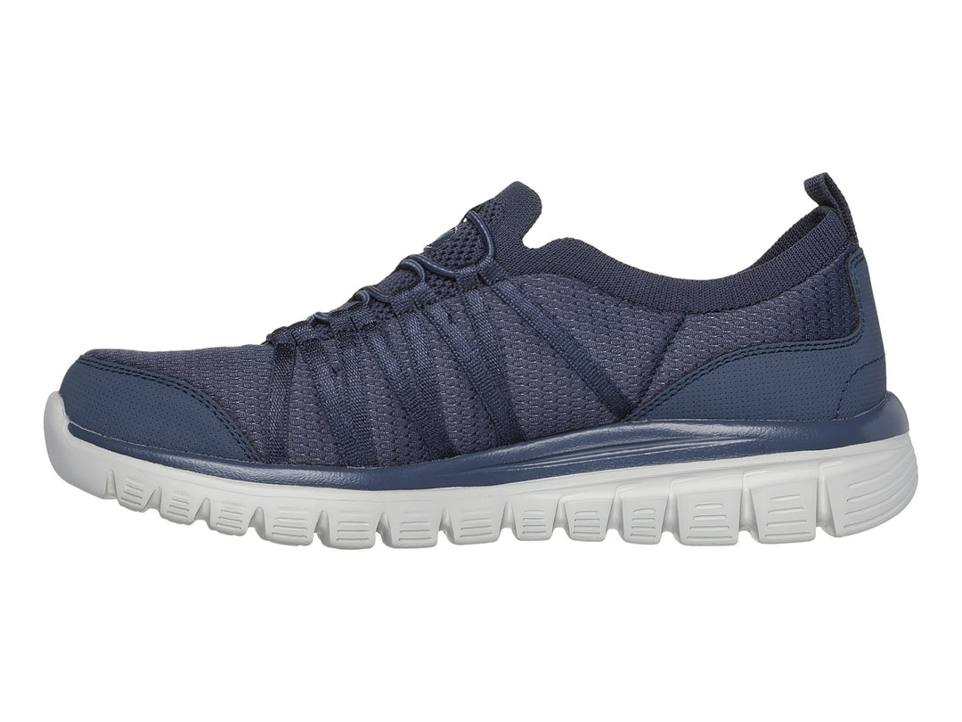 Tenis deportivos Skechers color azul marino con suela blanca y tejido de malla.